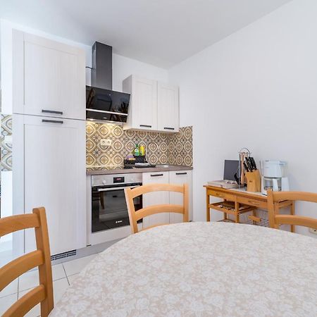 Apartments Melania & Antonia Baska  Ngoại thất bức ảnh