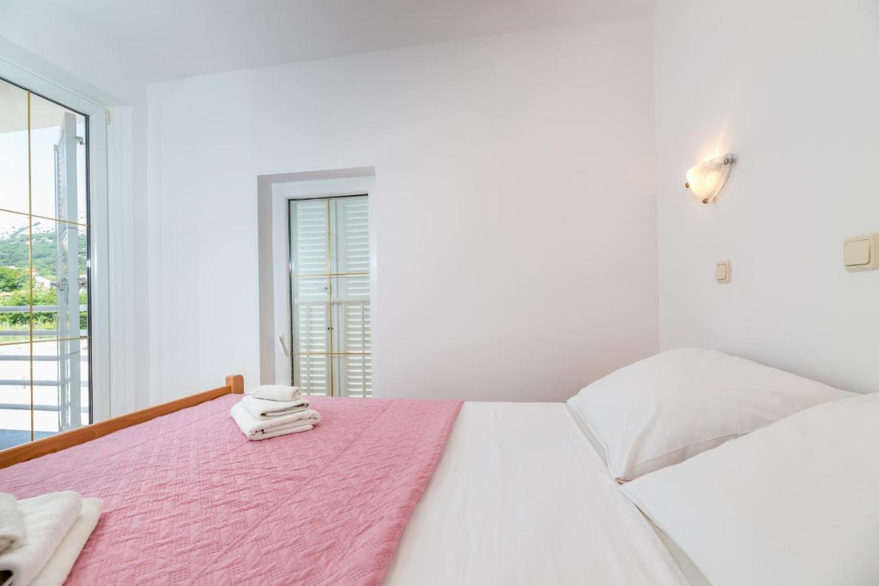 Apartments Melania & Antonia Baska  Ngoại thất bức ảnh