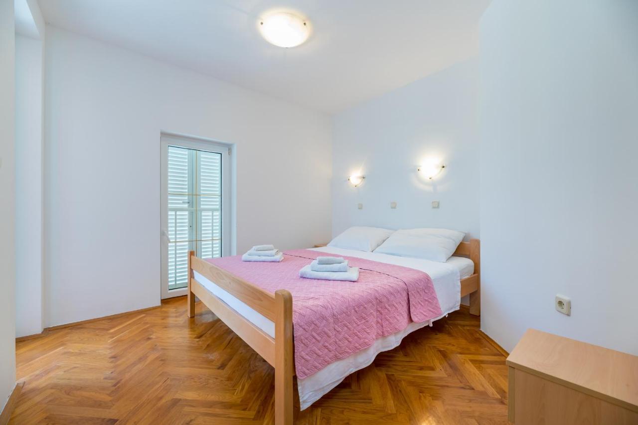 Apartments Melania & Antonia Baska  Ngoại thất bức ảnh
