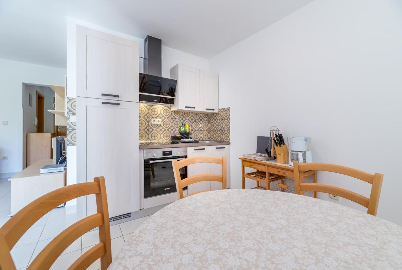 Apartments Melania & Antonia Baska  Ngoại thất bức ảnh