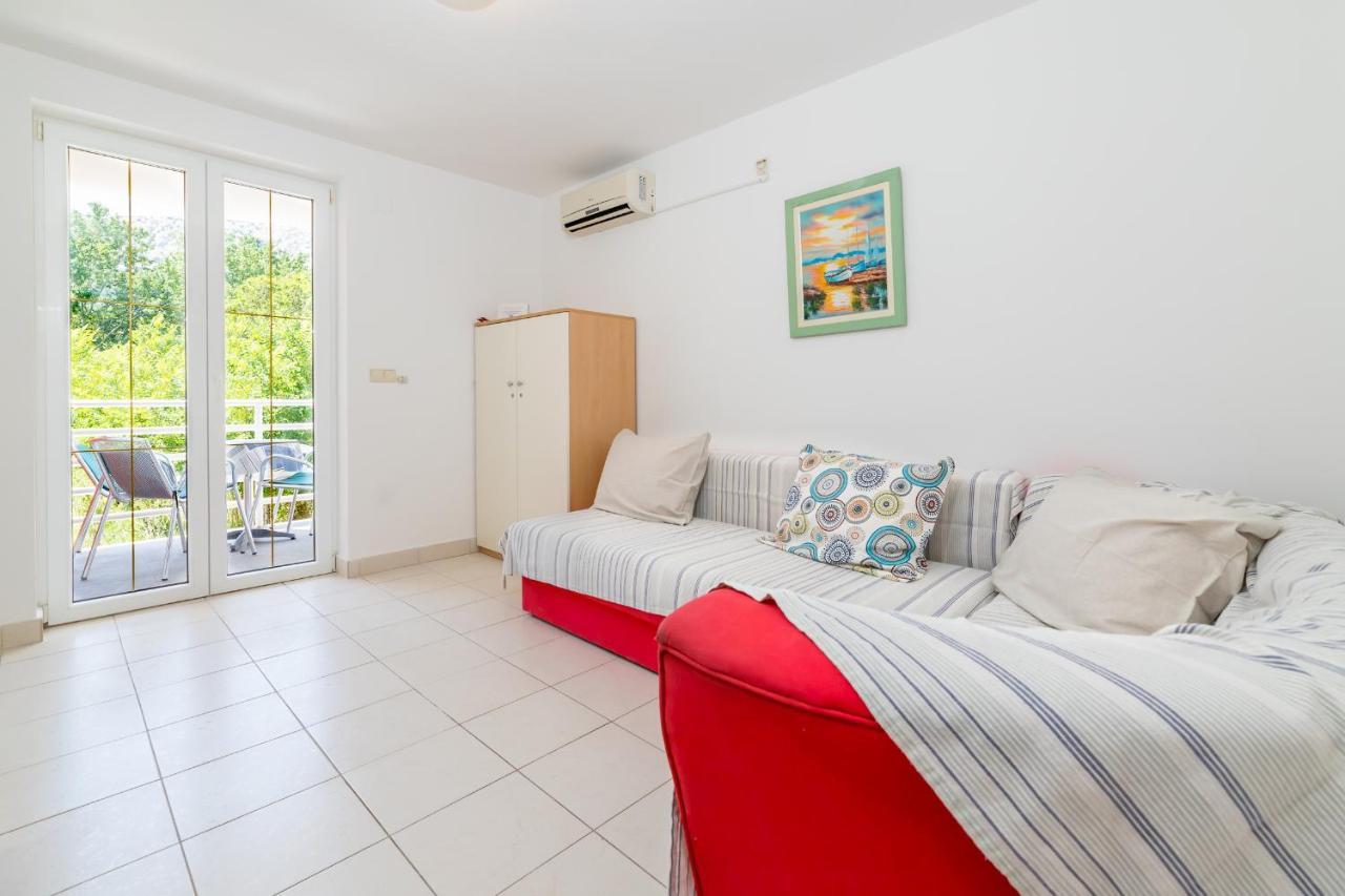 Apartments Melania & Antonia Baska  Ngoại thất bức ảnh