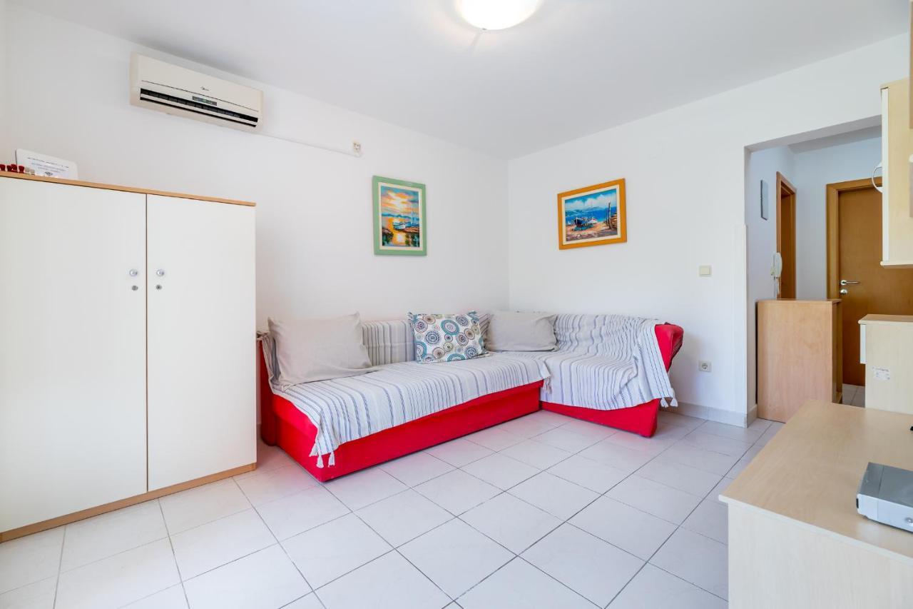Apartments Melania & Antonia Baska  Ngoại thất bức ảnh