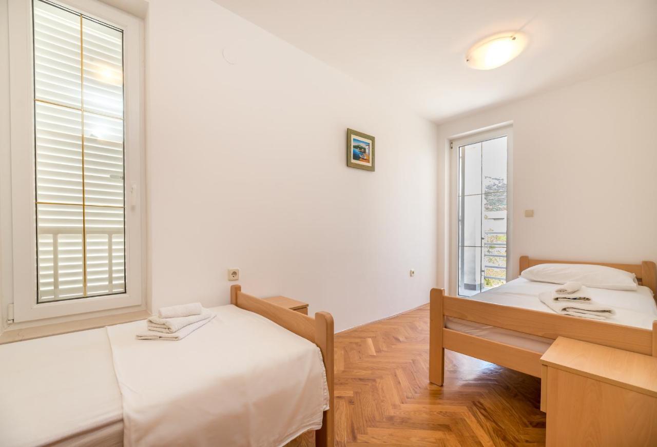 Apartments Melania & Antonia Baska  Ngoại thất bức ảnh