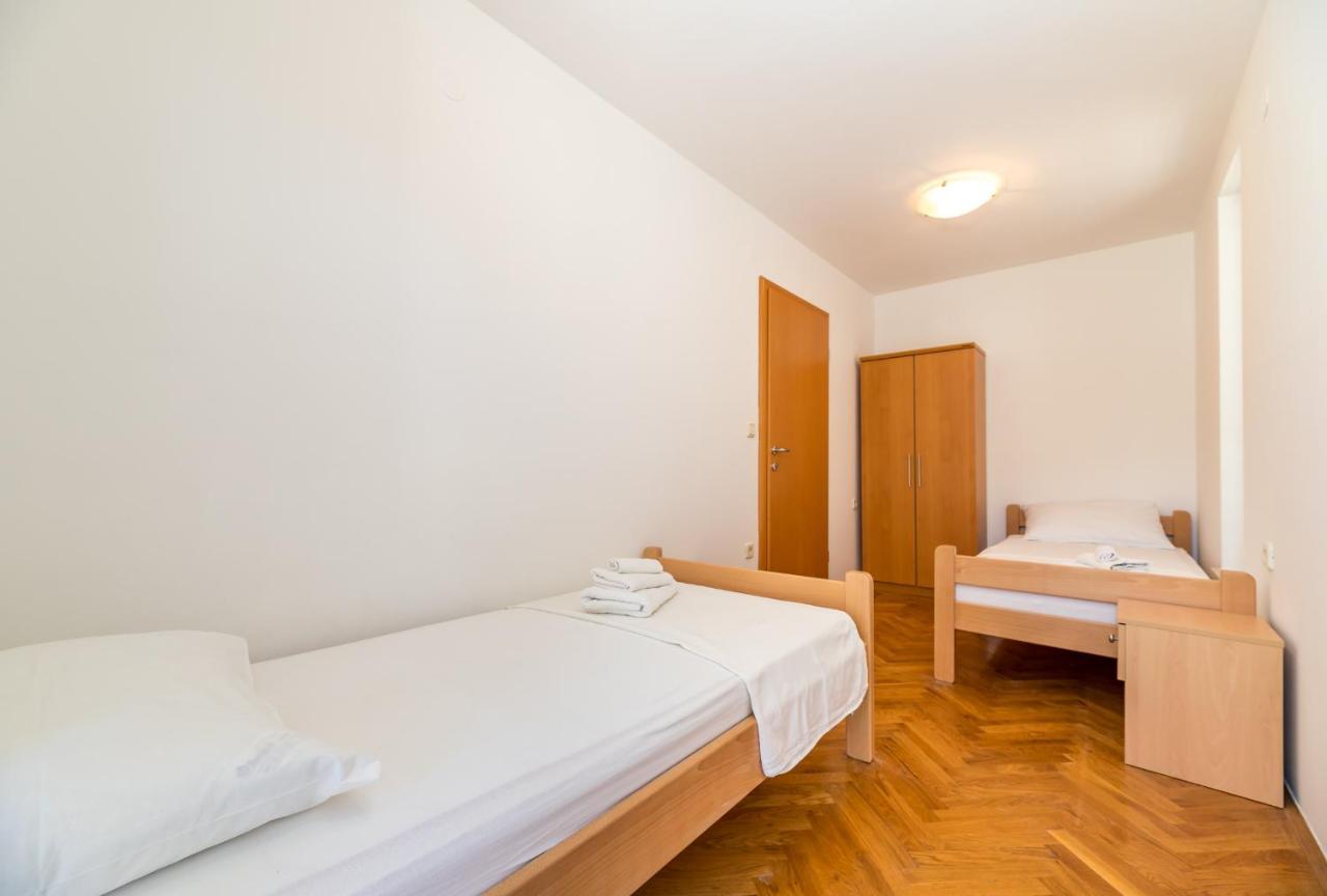 Apartments Melania & Antonia Baska  Ngoại thất bức ảnh