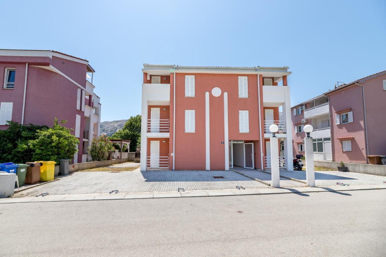 Apartments Melania & Antonia Baska  Ngoại thất bức ảnh