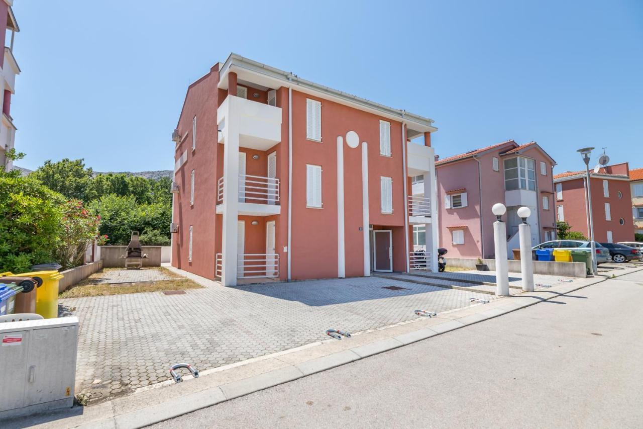 Apartments Melania & Antonia Baska  Ngoại thất bức ảnh