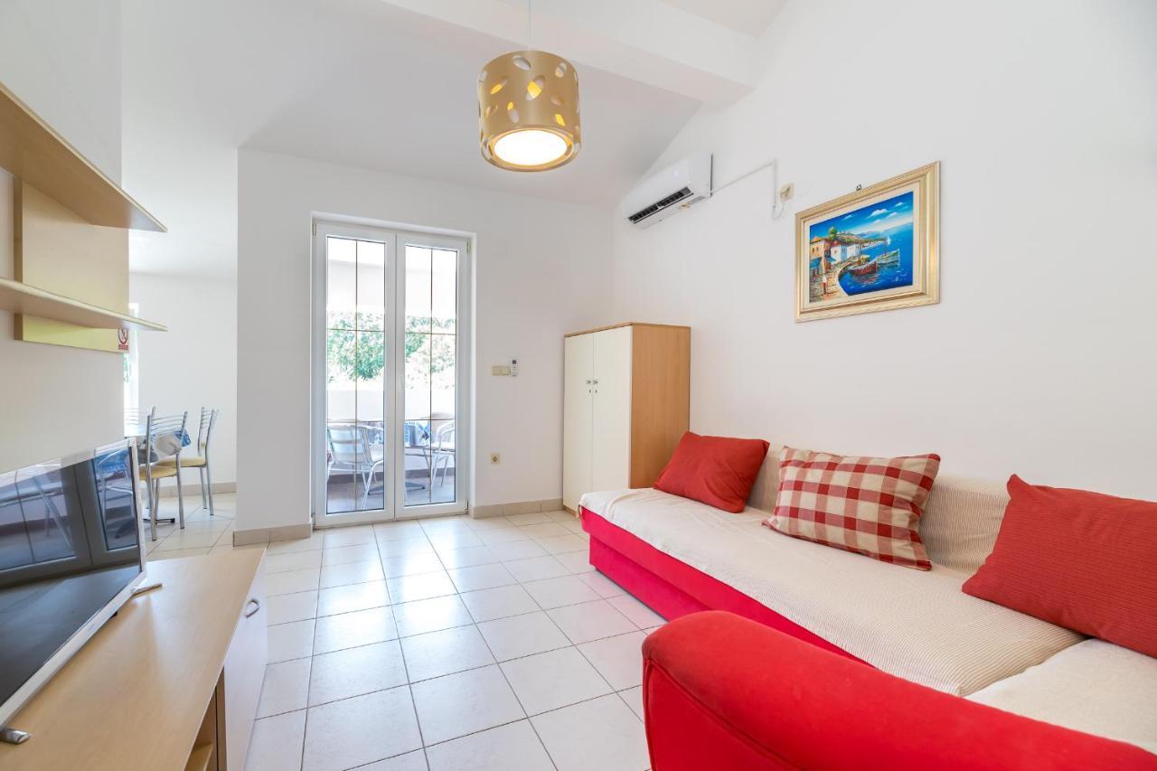 Apartments Melania & Antonia Baska  Ngoại thất bức ảnh