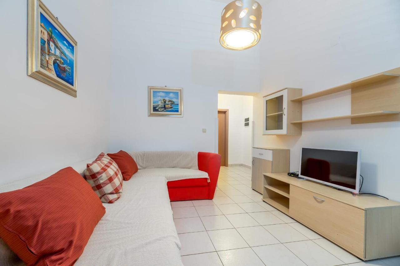 Apartments Melania & Antonia Baska  Ngoại thất bức ảnh