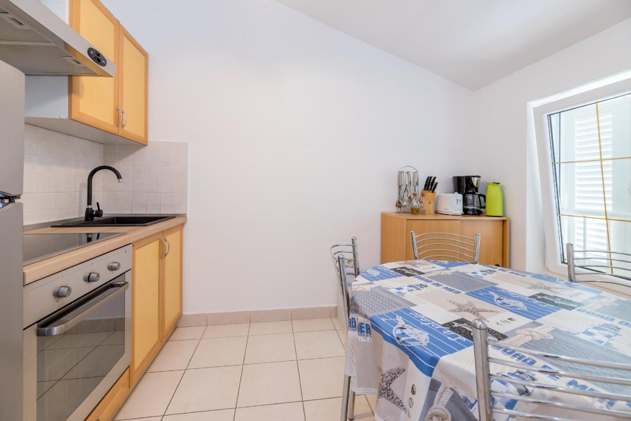 Apartments Melania & Antonia Baska  Ngoại thất bức ảnh